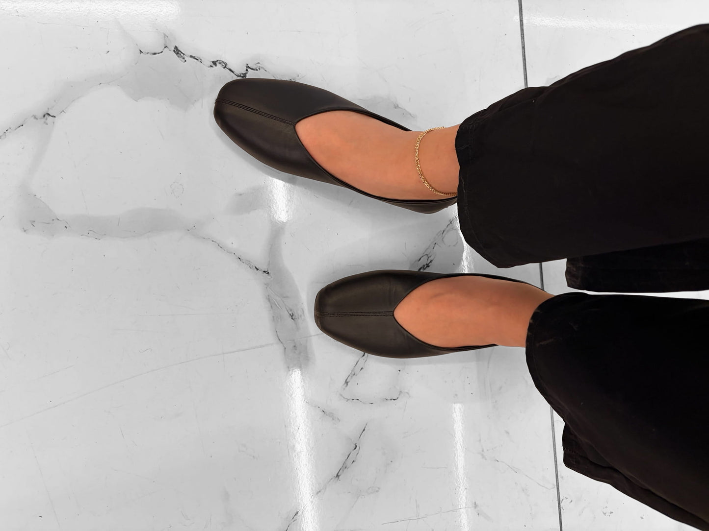 Noir Essence Ballerinas